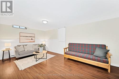 #45 -401 Wentworth St W, Oshawa, ON - Indoor Photo Showing Living Room