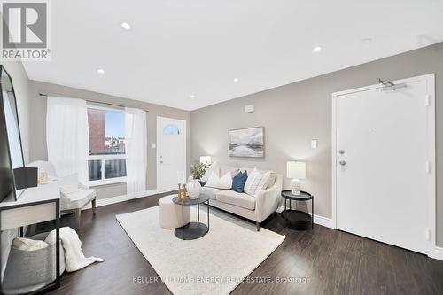 #45 -401 Wentworth St W, Oshawa, ON - Indoor Photo Showing Living Room
