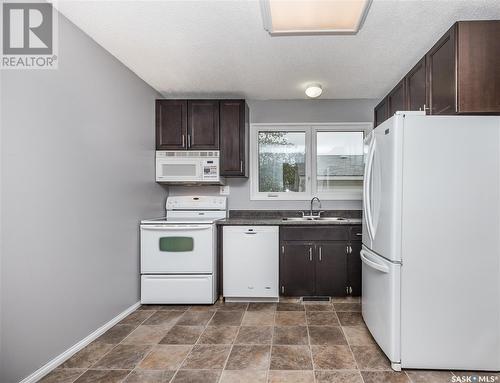 867 East Centre, Saskatoon, SK - Indoor Photo Showing Kitchen With Double Sink