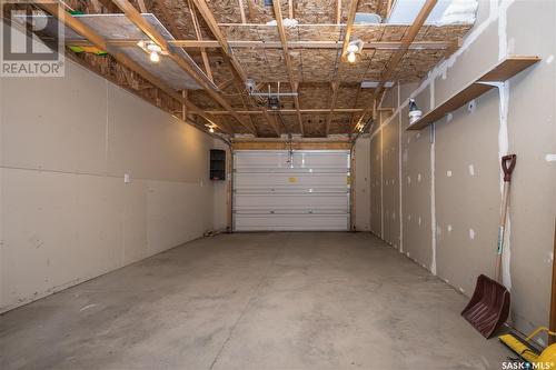 867 East Centre, Saskatoon, SK - Indoor Photo Showing Garage