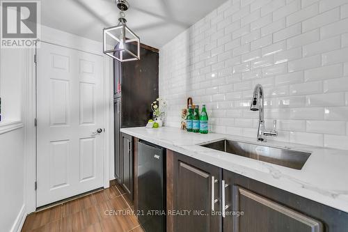143 Silas Hill Dr, Toronto, ON - Indoor Photo Showing Kitchen