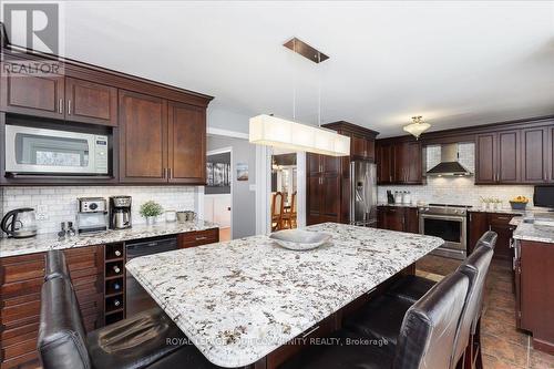 55 Chartwell Cres, Georgina, ON - Indoor Photo Showing Kitchen With Upgraded Kitchen