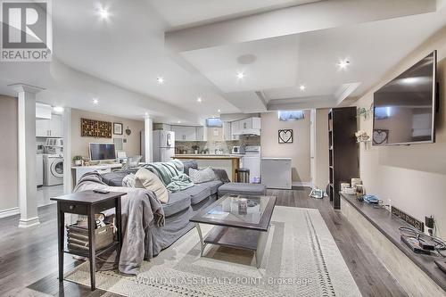 7 Delphinium Avenue, Richmond Hill, ON - Indoor Photo Showing Living Room
