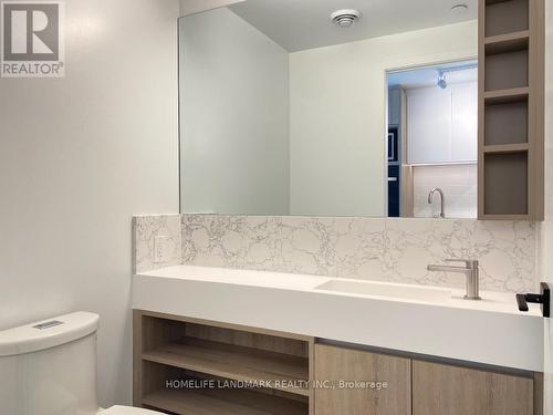 #2309 -319 Jarvis St, Toronto, ON - Indoor Photo Showing Bathroom