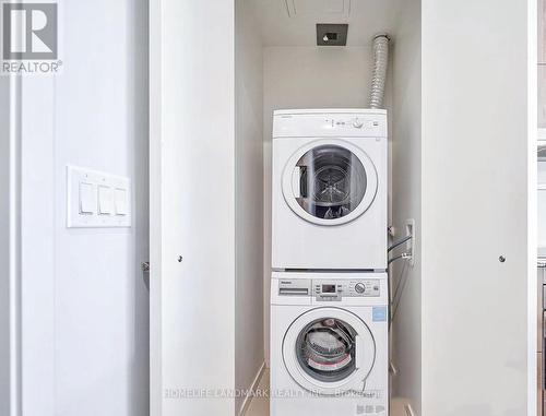 #1703 -1 Bloor St E, Toronto, ON - Indoor Photo Showing Laundry Room