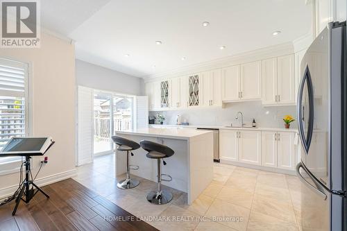 106 Alfred Paterson Dr, Markham, ON - Indoor Photo Showing Kitchen
