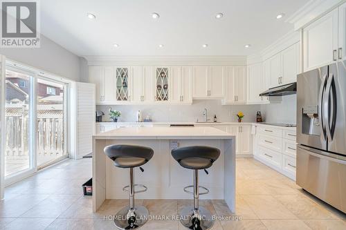 106 Alfred Paterson Dr, Markham, ON - Indoor Photo Showing Kitchen With Upgraded Kitchen