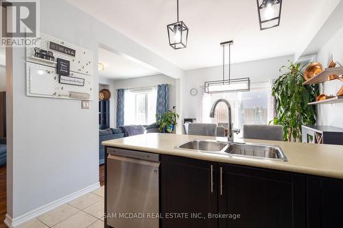 105 Anderson Rd, New Tecumseth, ON - Indoor Photo Showing Kitchen With Double Sink