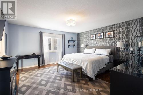 105 Anderson Rd, New Tecumseth, ON - Indoor Photo Showing Bedroom