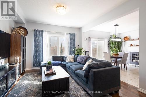 105 Anderson Rd, New Tecumseth, ON - Indoor Photo Showing Living Room