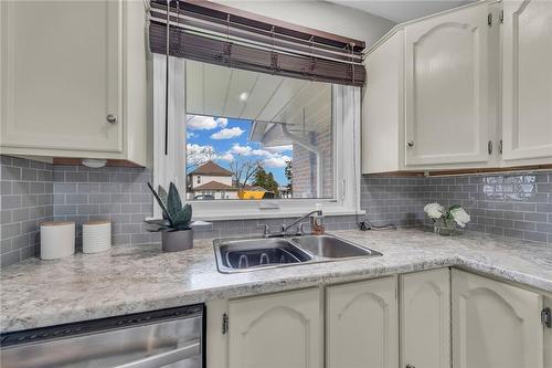 13 Brant Street E, Cayuga, ON - Indoor Photo Showing Kitchen With Double Sink