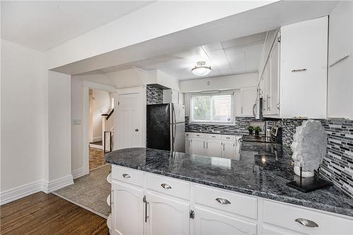 4625 Fifth Avenue, Niagara Falls, ON - Indoor Photo Showing Kitchen