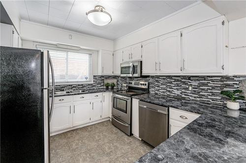 4625 Fifth Avenue, Niagara Falls, ON - Indoor Photo Showing Kitchen With Upgraded Kitchen