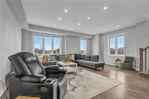 110 Hibiscus Lane, Hamilton, ON - Indoor Photo Showing Living Room