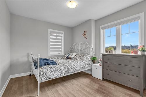 110 Hibiscus Lane, Hamilton, ON - Indoor Photo Showing Bedroom