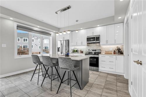 110 Hibiscus Lane, Hamilton, ON - Indoor Photo Showing Kitchen With Upgraded Kitchen