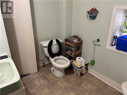 147 Dibble Street E, Prescott, ON - Indoor Photo Showing Bathroom