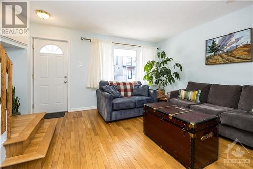 343 Shakespeare Street, Ottawa, ON - Indoor Photo Showing Living Room