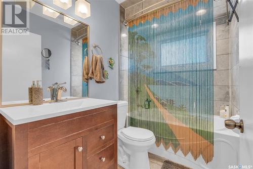 2513 Irvine Avenue, Saskatoon, SK - Indoor Photo Showing Bathroom