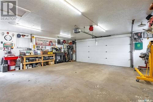 2513 Irvine Avenue, Saskatoon, SK - Indoor Photo Showing Garage