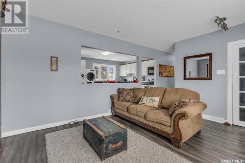2513 Irvine Avenue, Saskatoon, SK - Indoor Photo Showing Living Room