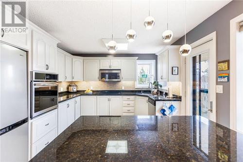 5286 Pine Hill Road, Sudbury, ON - Indoor Photo Showing Kitchen With Upgraded Kitchen