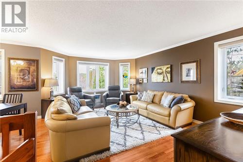 5286 Pine Hill Road, Sudbury, ON - Indoor Photo Showing Living Room