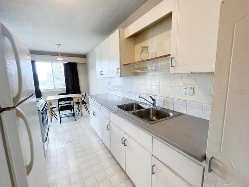 191 Mcgill Rd, Kamloops, BC - Indoor Photo Showing Kitchen With Double Sink