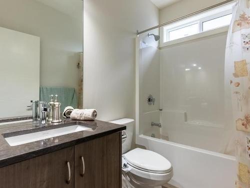 1065 Edgehill Place, Kamloops, BC - Indoor Photo Showing Bathroom