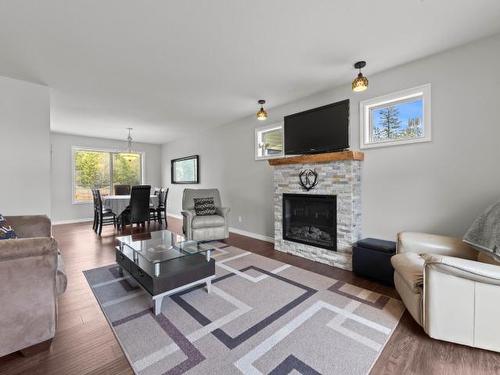2030 Pinegrass Crt, Kamloops, BC - Indoor Photo Showing Living Room With Fireplace