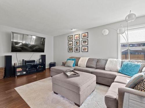 2030 Pinegrass Crt, Kamloops, BC - Indoor Photo Showing Living Room