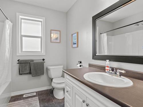 2030 Pinegrass Crt, Kamloops, BC - Indoor Photo Showing Bathroom