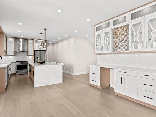 533 Edinburgh Crt, Kamloops, BC - Indoor Photo Showing Kitchen With Upgraded Kitchen