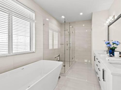 533 Edinburgh Crt, Kamloops, BC - Indoor Photo Showing Bathroom