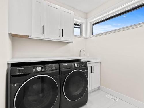 533 Edinburgh Crt, Kamloops, BC - Indoor Photo Showing Laundry Room