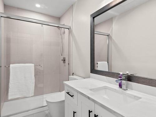 533 Edinburgh Crt, Kamloops, BC - Indoor Photo Showing Bathroom