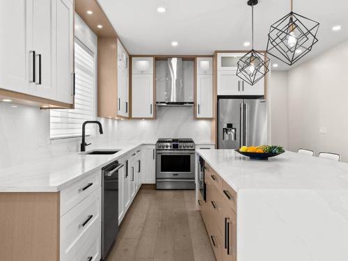 533 Edinburgh Crt, Kamloops, BC - Indoor Photo Showing Kitchen With Upgraded Kitchen
