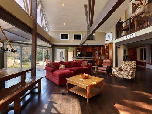 1149 Little Shuswap Lake Road, Chase, BC - Indoor Photo Showing Living Room