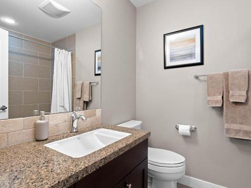 1-576 Nicola Street, Kamloops, BC - Indoor Photo Showing Bathroom
