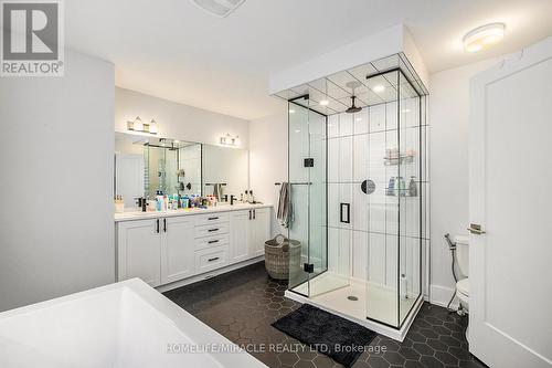 652 Perseus Avenue, Ottawa, ON - Indoor Photo Showing Bathroom