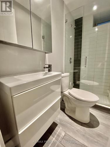 50 Pape Avenue, Toronto, ON - Indoor Photo Showing Bathroom