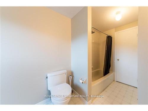 426 Downsview Pl, Waterloo, ON - Indoor Photo Showing Bathroom