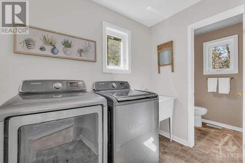 7121 Shadow Ridge Drive, Greely, ON - Indoor Photo Showing Laundry Room
