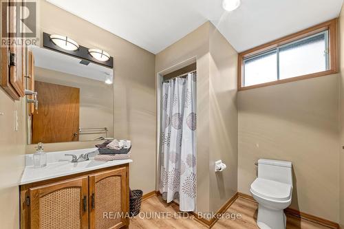 55 Brimley Crt, Belleville, ON - Indoor Photo Showing Bathroom