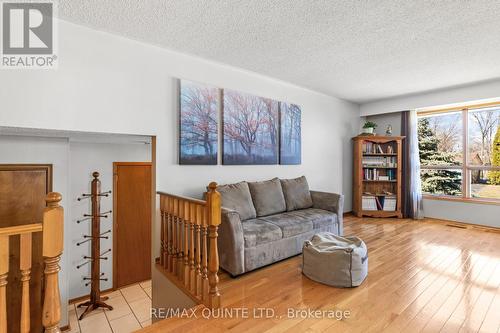 55 Brimley Crt, Belleville, ON - Indoor Photo Showing Living Room