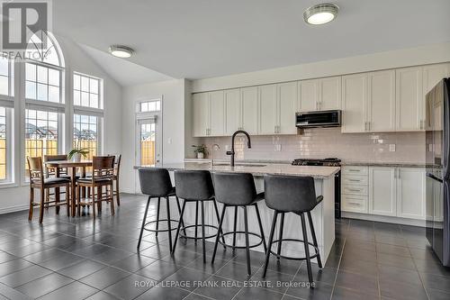 100 Highlands Boulevard, Cavan Monaghan, ON - Indoor Photo Showing Other Room