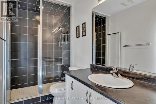 100 Highlands Boulevard, Cavan Monaghan, ON - Indoor Photo Showing Bathroom