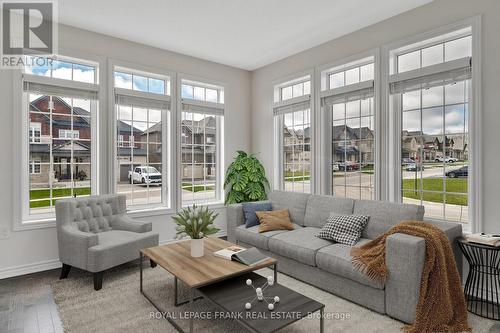 100 Highlands Boulevard, Cavan Monaghan, ON - Indoor Photo Showing Living Room