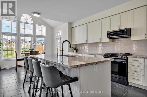 100 Highlands Boulevard, Cavan Monaghan, ON - Indoor Photo Showing Kitchen With Upgraded Kitchen