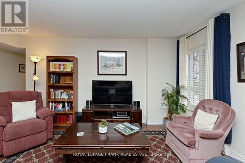 #113 -1 Heritage Way, Kawartha Lakes, ON - Indoor Photo Showing Living Room
